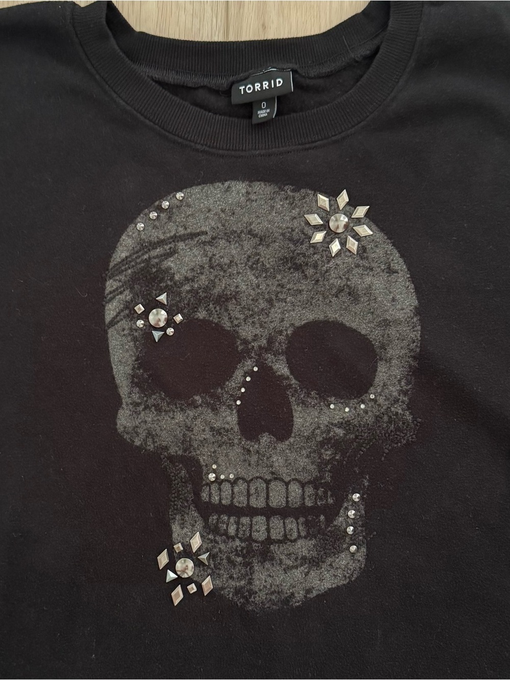 Torrid women’s black skull Halloween spooky sweatshirt size 0 / US 12/Large - Picture 3 of 7